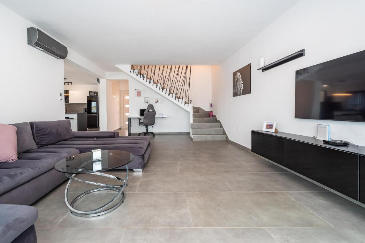 Luxury Villa Noemi Ražanac Екстериор снимка