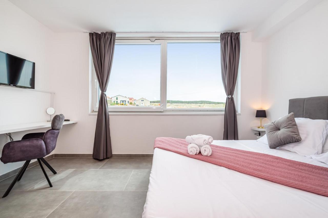 Luxury Villa Noemi Ražanac Екстериор снимка