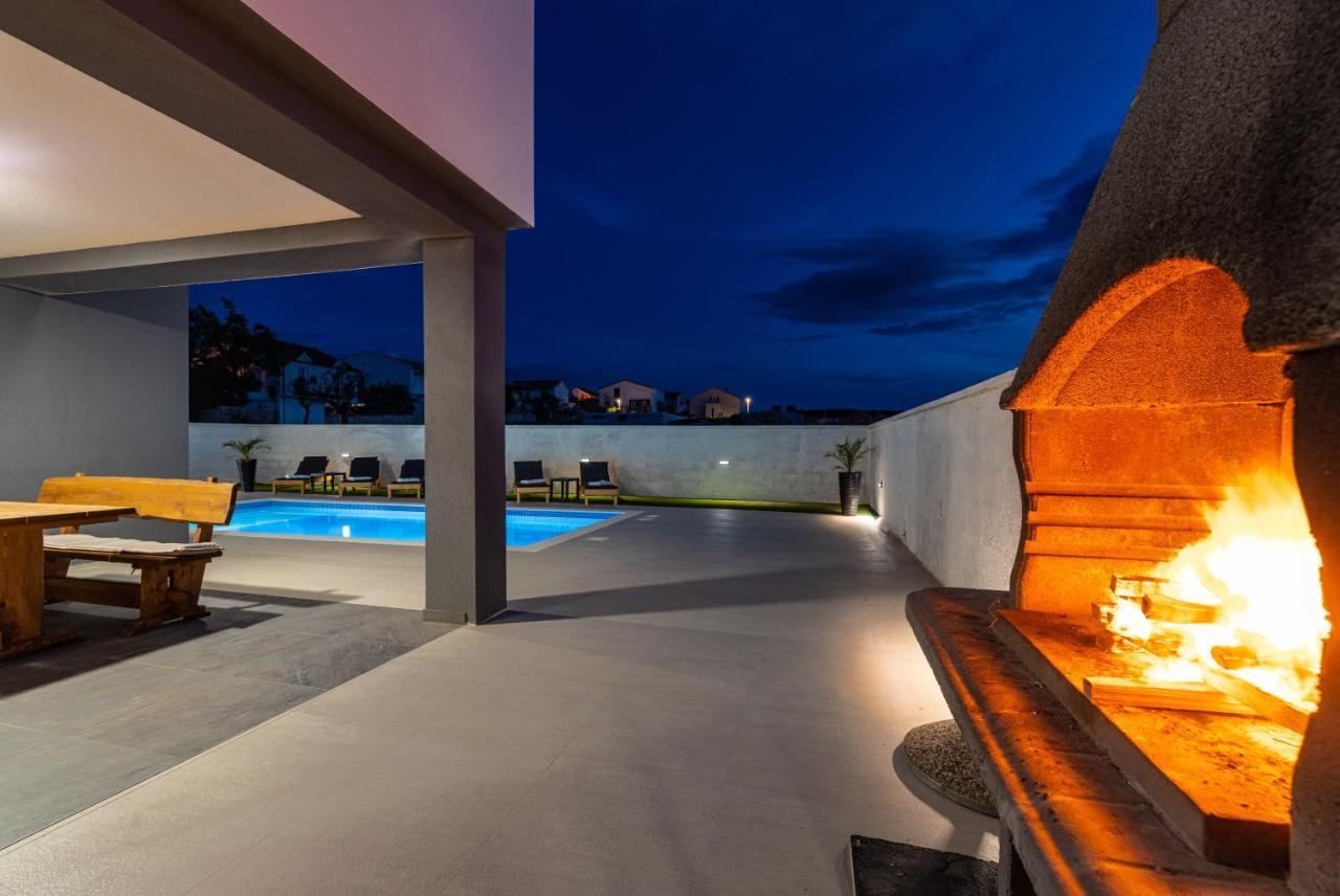 Luxury Villa Noemi Ražanac Екстериор снимка